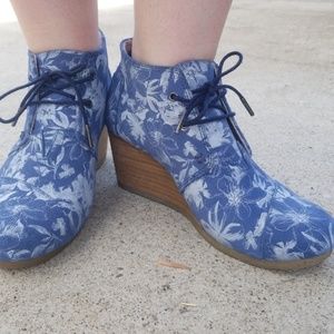 Blue suede floral wedge booties